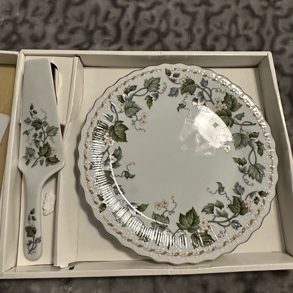 Cake plate and server